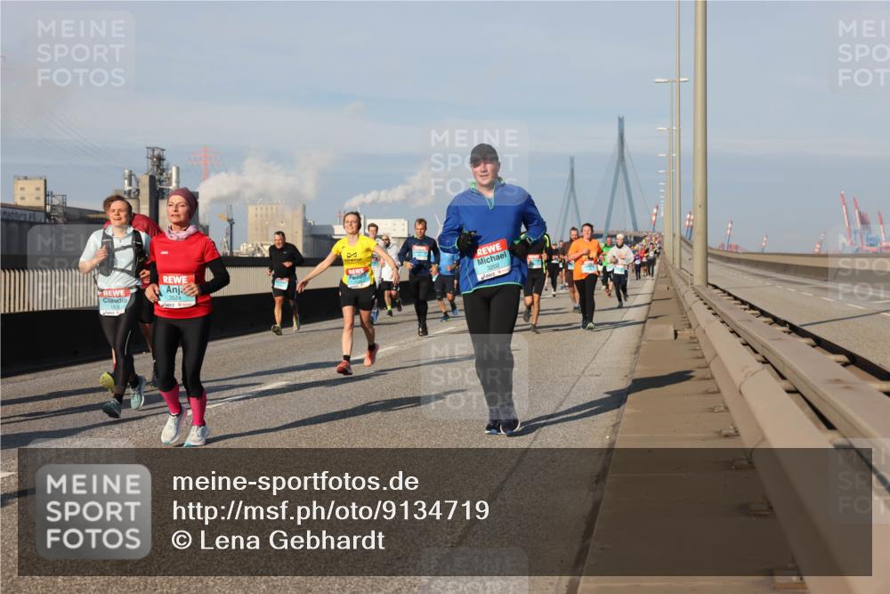 03.10.2025 - Köhlbrandbrückenlauf Lena Gebhardt http://msf.ph/oto/9134719 03.10.2025 09:52:53 Position 2 3524, 1919, 3202 meine-sportfotos.de