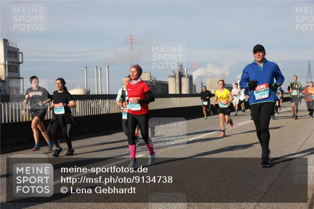 03.10.2025 - Köhlbrandbrückenlauf Lena Gebhardt http://msf.ph/oto/9134738 03.10.2025 09:52:54 Position 2 3068, 3524, 3202 meine-sportfotos.de