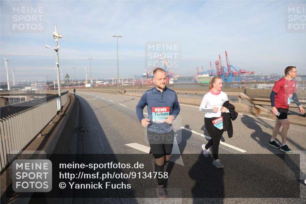 03.10.2025 - Köhlbrandbrückenlauf Yannick Fuchs http://msf.ph/oto/9134758 03.10.2025 09:10:31 Position 2 3474, 3477 meine-sportfotos.de