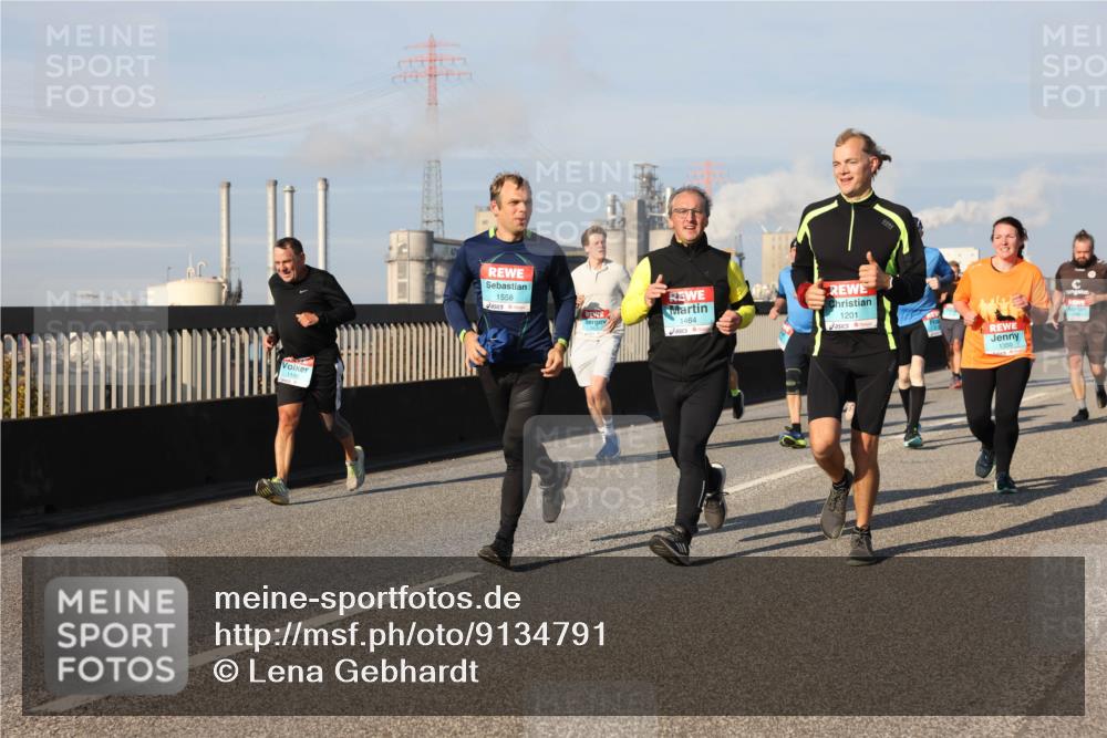 03.10.2025 - Köhlbrandbrückenlauf Lena Gebhardt http://msf.ph/oto/9134791 03.10.2025 09:52:57 Position 2 1558, 1464, 1201, 1350 meine-sportfotos.de