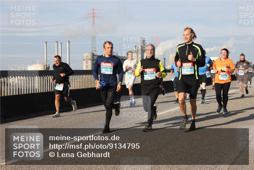 03.10.2025 - Köhlbrandbrückenlauf Lena Gebhardt http://msf.ph/oto/9134795 03.10.2025 09:52:57 Position 2 1558, 1464, 1201 meine-sportfotos.de