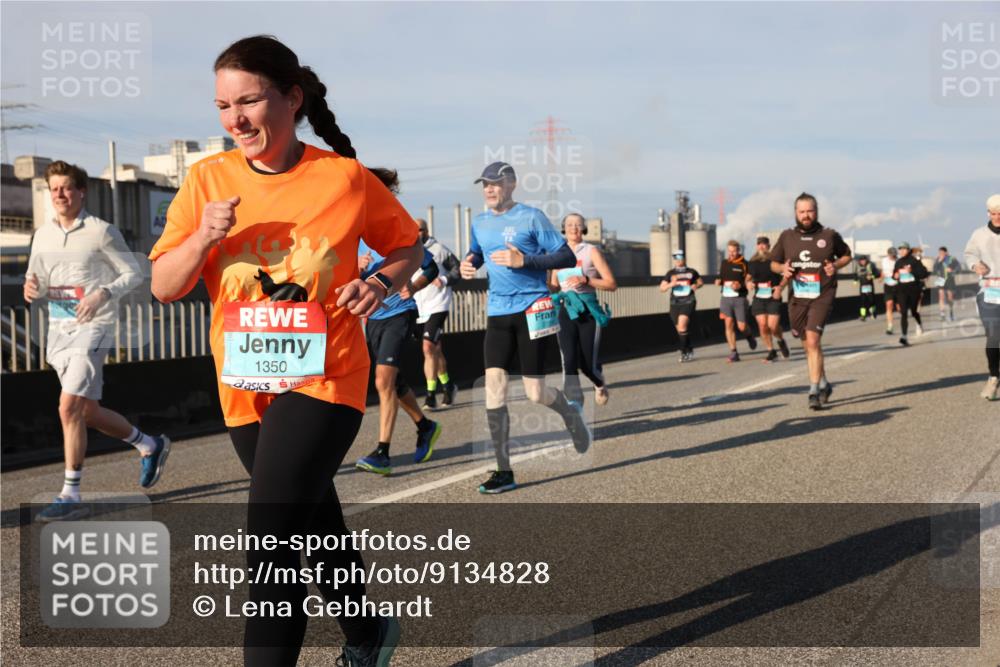 03.10.2025 - Köhlbrandbrückenlauf Lena Gebhardt http://msf.ph/oto/9134828 03.10.2025 09:53:01 Position 2 1350 meine-sportfotos.de