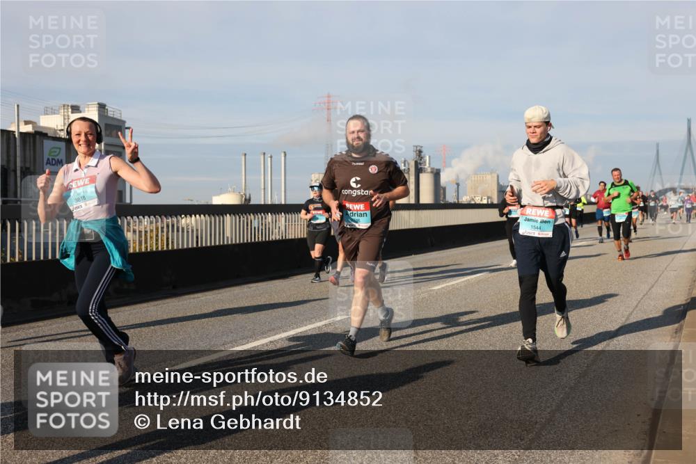 03.10.2025 - Köhlbrandbrückenlauf Lena Gebhardt http://msf.ph/oto/9134852 03.10.2025 09:53:02 Position 2 3818, 1544 meine-sportfotos.de