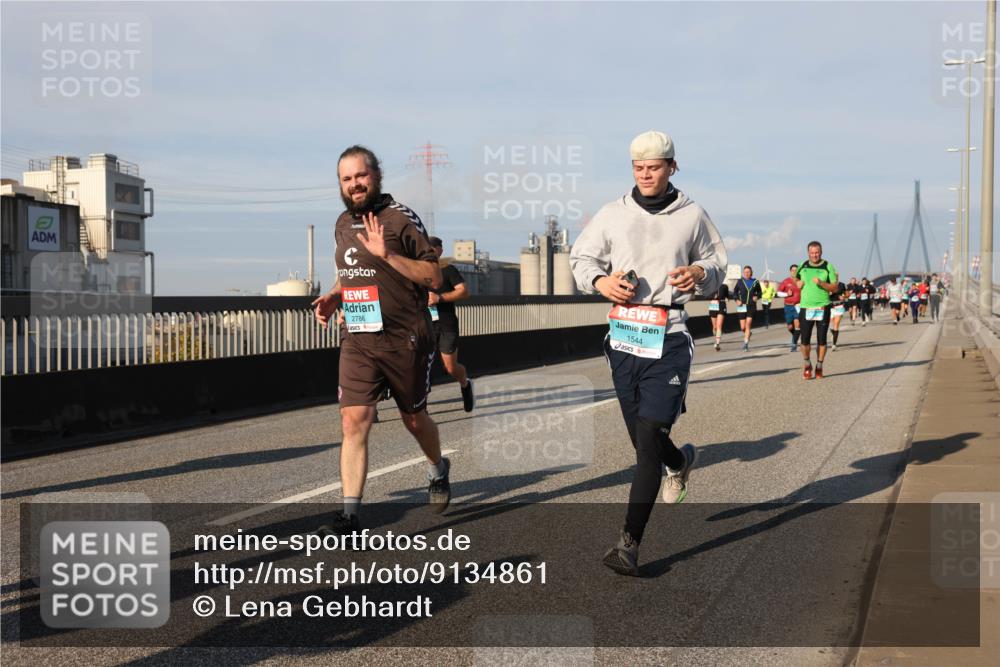 03.10.2025 - Köhlbrandbrückenlauf Lena Gebhardt http://msf.ph/oto/9134861 03.10.2025 09:53:02 Position 2 2786, 1544 meine-sportfotos.de