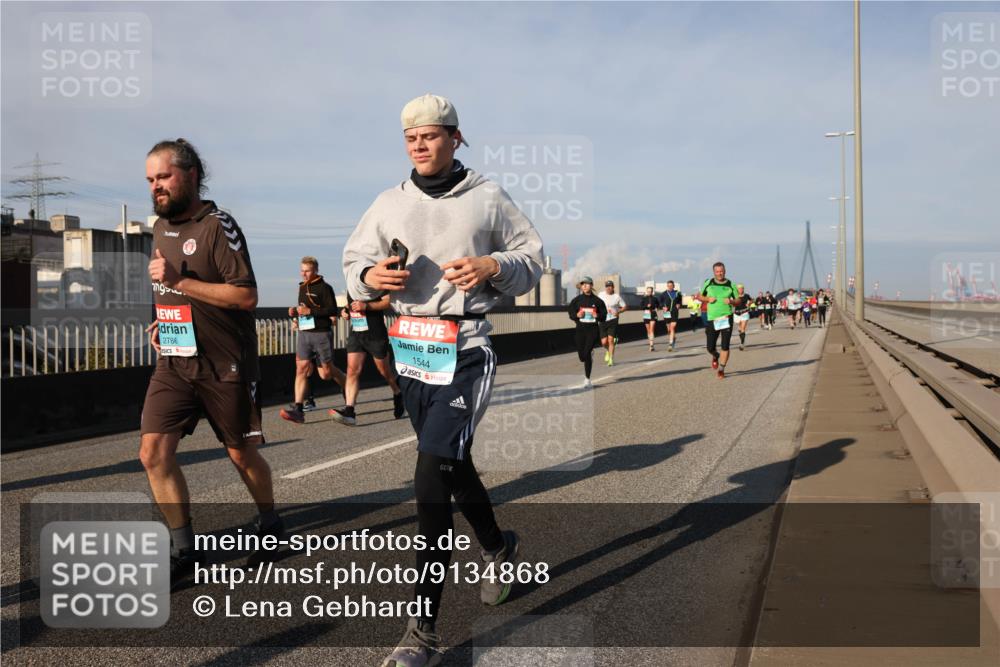 03.10.2025 - Köhlbrandbrückenlauf Lena Gebhardt http://msf.ph/oto/9134868 03.10.2025 09:53:03 Position 2 2786, 1544 meine-sportfotos.de