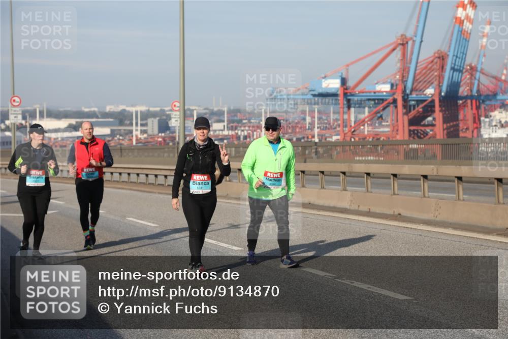 03.10.2025 - Köhlbrandbrückenlauf Yannick Fuchs http://msf.ph/oto/9134870 03.10.2025 09:12:07 Position 2 1241 meine-sportfotos.de