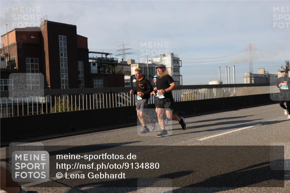 03.10.2025 - Köhlbrandbrückenlauf Lena Gebhardt http://msf.ph/oto/9134880 03.10.2025 09:53:04 Position 2  meine-sportfotos.de