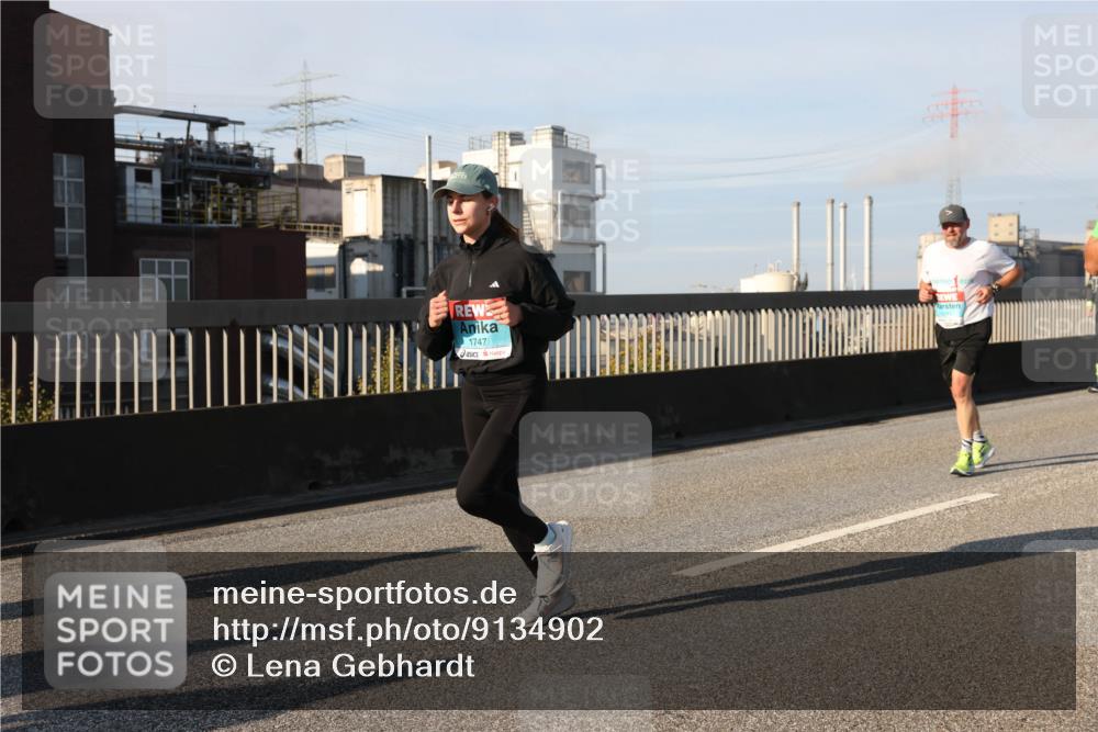 03.10.2025 - Köhlbrandbrückenlauf Lena Gebhardt http://msf.ph/oto/9134902 03.10.2025 09:53:06 Position 2 01747 meine-sportfotos.de
