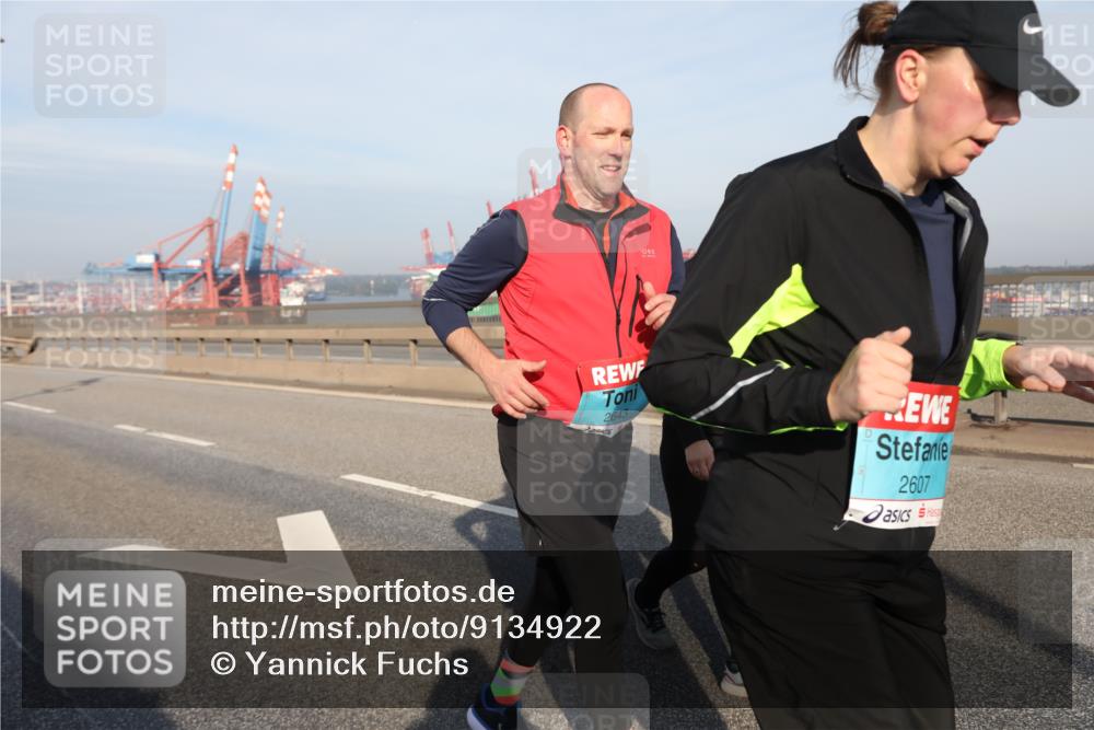 03.10.2025 - Köhlbrandbrückenlauf Yannick Fuchs http://msf.ph/oto/9134922 03.10.2025 09:12:15 Position 2 2643, 2607 meine-sportfotos.de