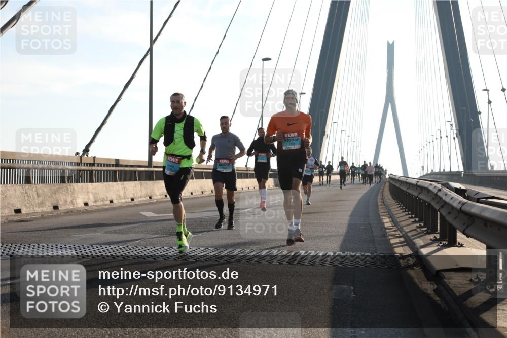 03.10.2025 - Köhlbrandbrückenlauf Yannick Fuchs http://msf.ph/oto/9134971 03.10.2025 08:22:11 Position 1 1101 meine-sportfotos.de