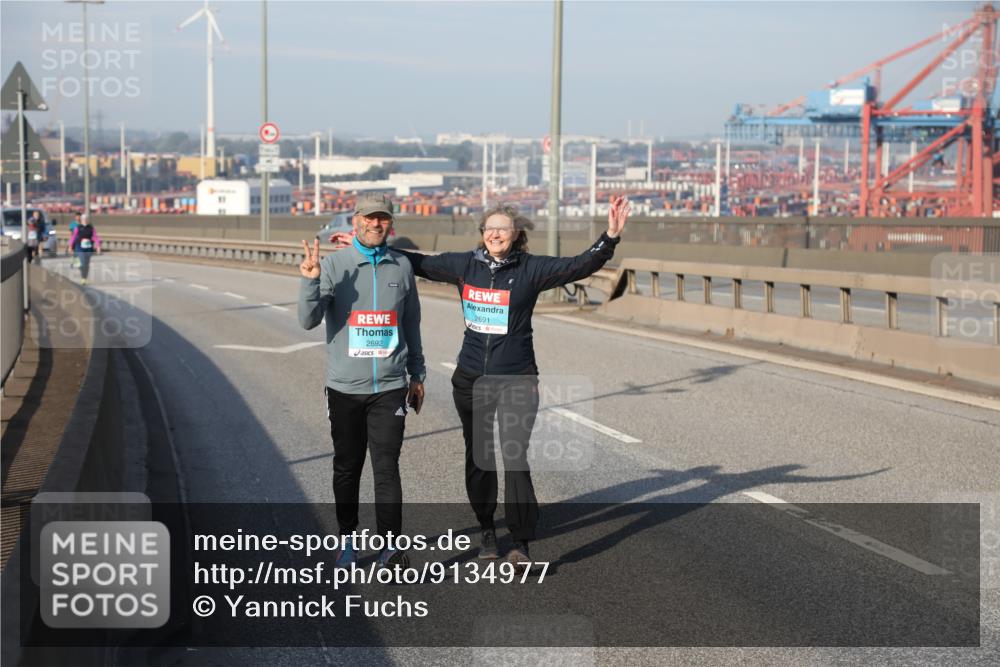 03.10.2025 - Köhlbrandbrückenlauf Yannick Fuchs http://msf.ph/oto/9134977 03.10.2025 09:13:21 Position 2 2692, 2691 meine-sportfotos.de
