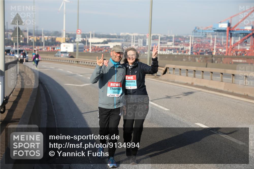 03.10.2025 - Köhlbrandbrückenlauf Yannick Fuchs http://msf.ph/oto/9134994 03.10.2025 09:13:22 Position 2 2692, 2691 meine-sportfotos.de