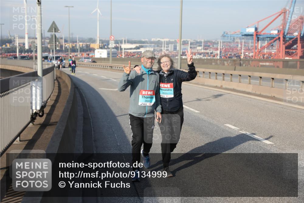 03.10.2025 - Köhlbrandbrückenlauf Yannick Fuchs http://msf.ph/oto/9134999 03.10.2025 09:13:23 Position 2 2691, 2692 meine-sportfotos.de