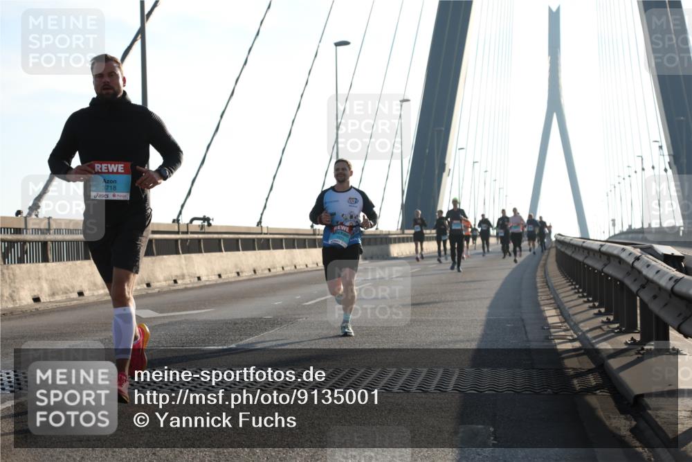 03.10.2025 - Köhlbrandbrückenlauf Yannick Fuchs http://msf.ph/oto/9135001 03.10.2025 08:22:14 Position 1 3718 meine-sportfotos.de