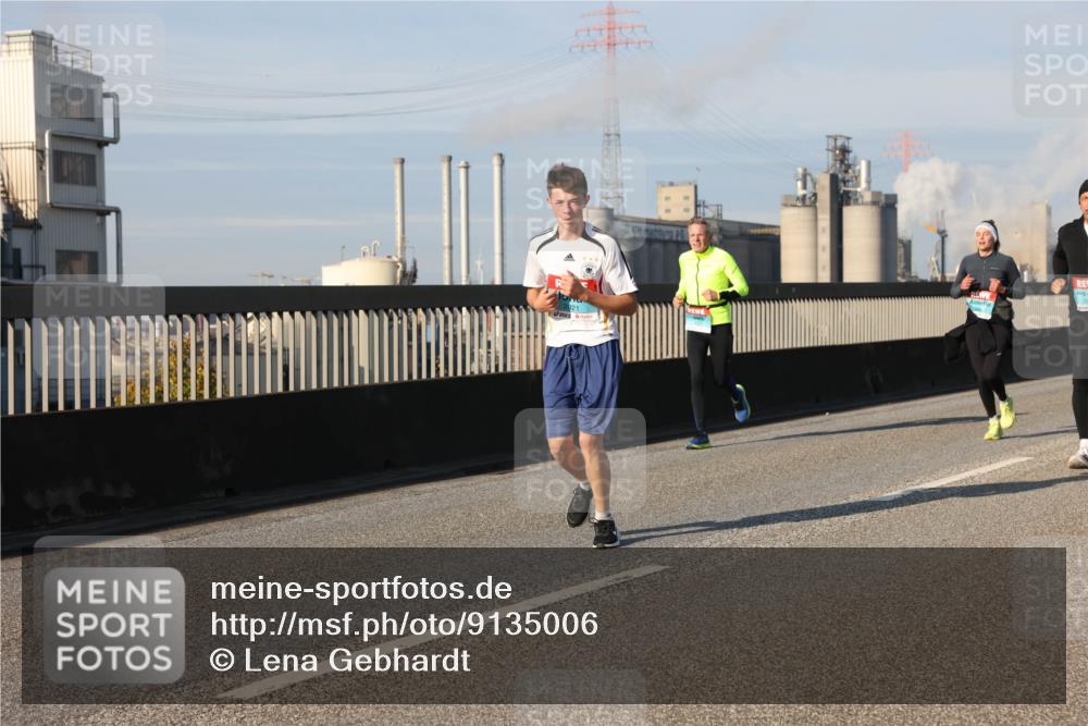 03.10.2025 - Köhlbrandbrückenlauf Lena Gebhardt http://msf.ph/oto/9135006 03.10.2025 09:53:12 Position 2  meine-sportfotos.de
