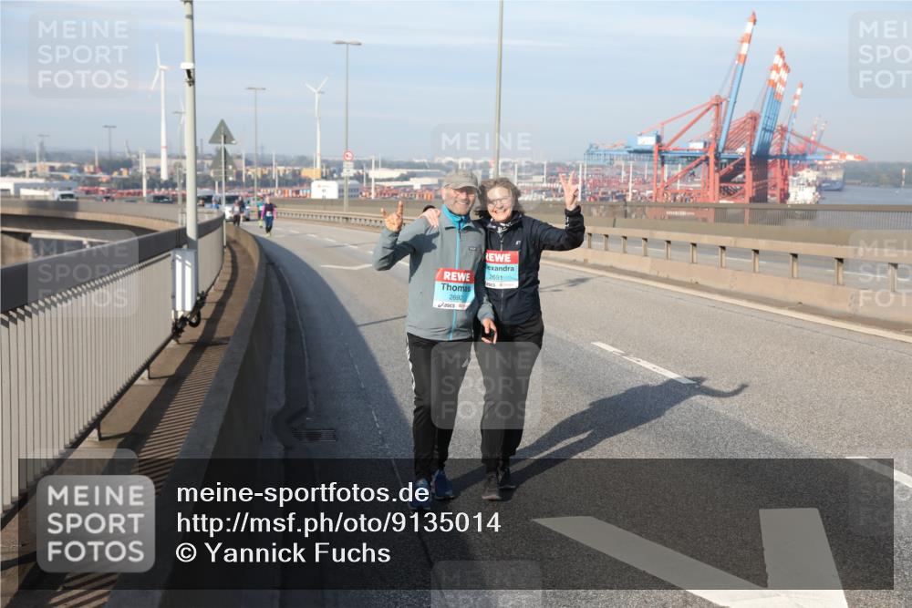 03.10.2025 - Köhlbrandbrückenlauf Yannick Fuchs http://msf.ph/oto/9135014 03.10.2025 09:13:23 Position 2 2692, 2691 meine-sportfotos.de