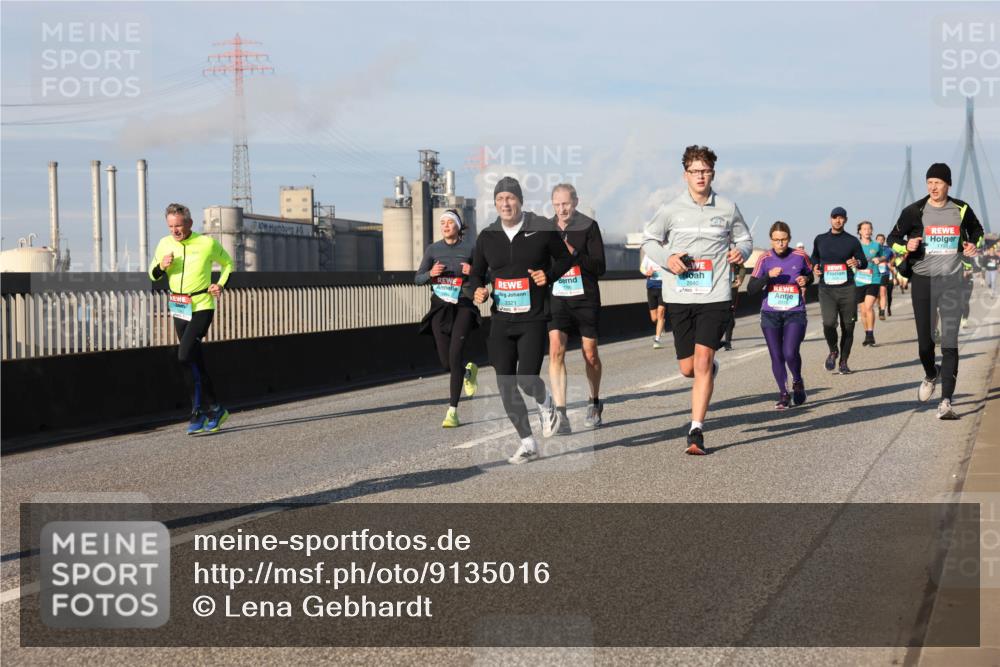 03.10.2025 - Köhlbrandbrückenlauf Lena Gebhardt http://msf.ph/oto/9135016 03.10.2025 09:53:12 Position 2 2040, 3321, 1192 meine-sportfotos.de