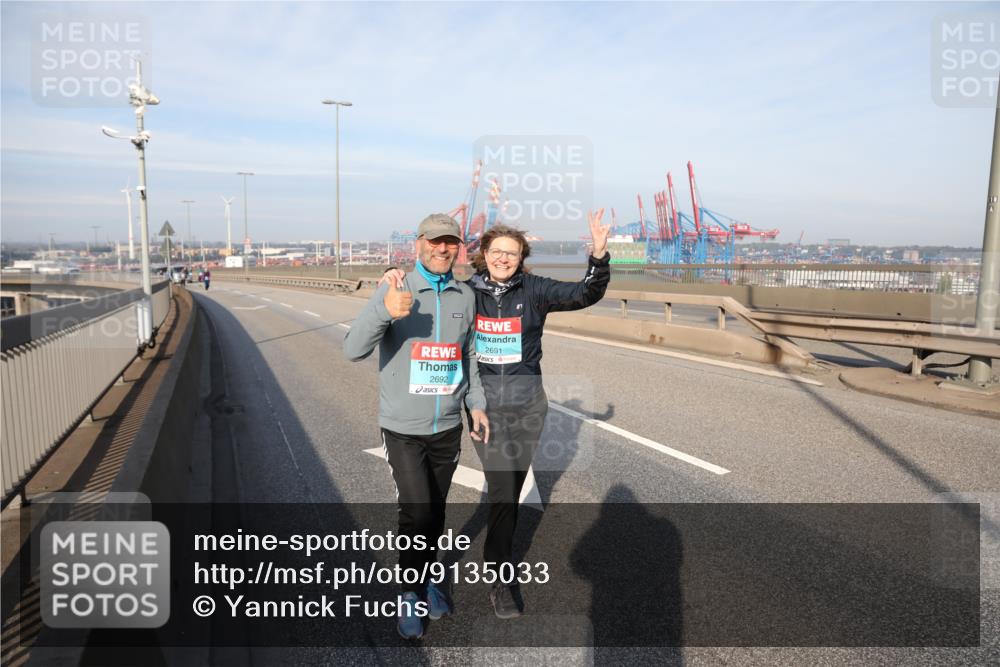 03.10.2025 - Köhlbrandbrückenlauf Yannick Fuchs http://msf.ph/oto/9135033 03.10.2025 09:13:25 Position 2 2692, 2691 meine-sportfotos.de