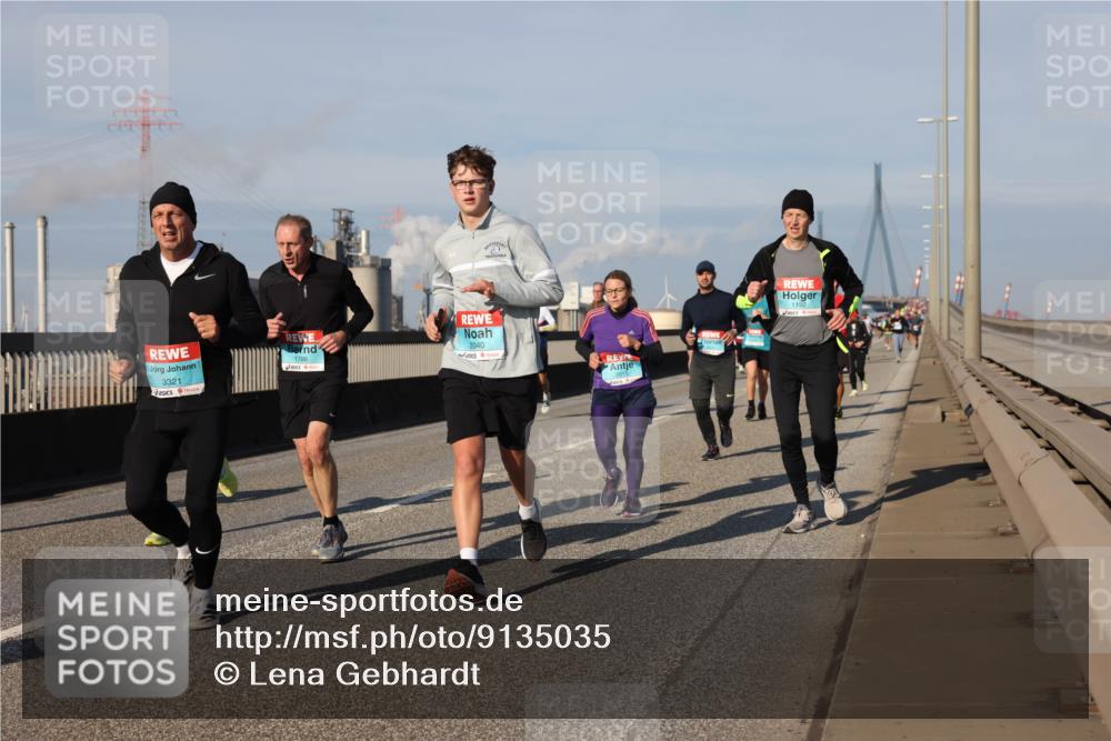 03.10.2025 - Köhlbrandbrückenlauf Lena Gebhardt http://msf.ph/oto/9135035 03.10.2025 09:53:14 Position 2 3321, 1786, 2040, 1192 meine-sportfotos.de