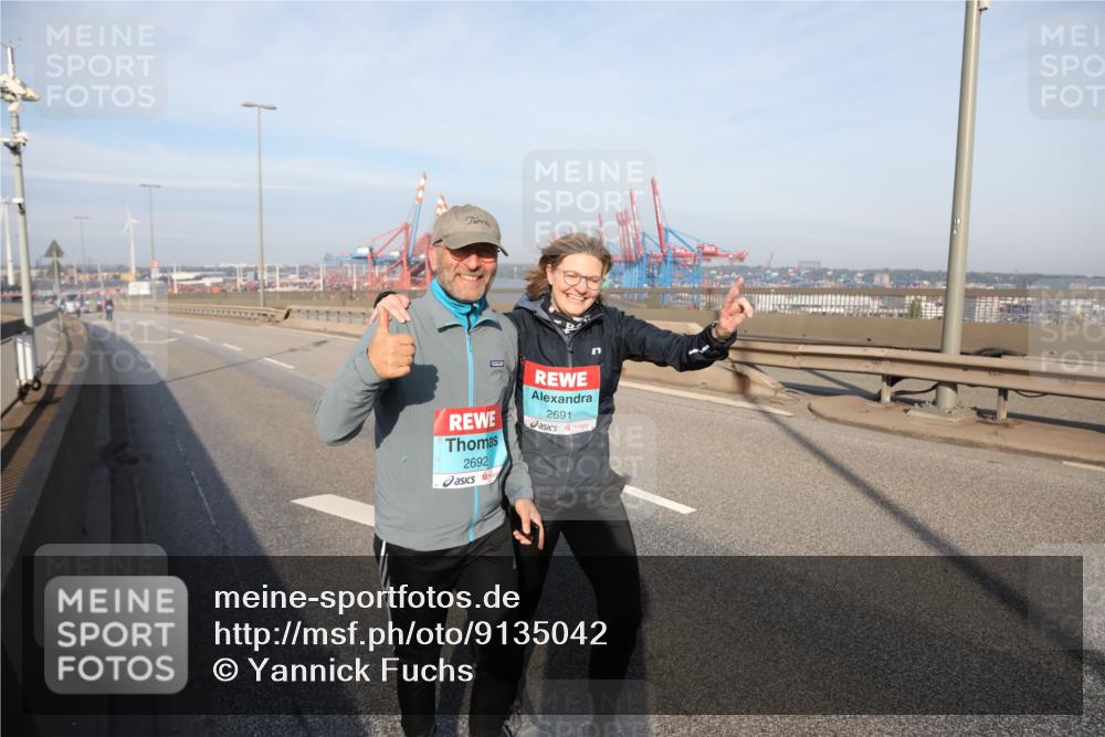 03.10.2025 - Köhlbrandbrückenlauf Yannick Fuchs http://msf.ph/oto/9135042 03.10.2025 09:13:26 Position 2 2692, 2691 meine-sportfotos.de