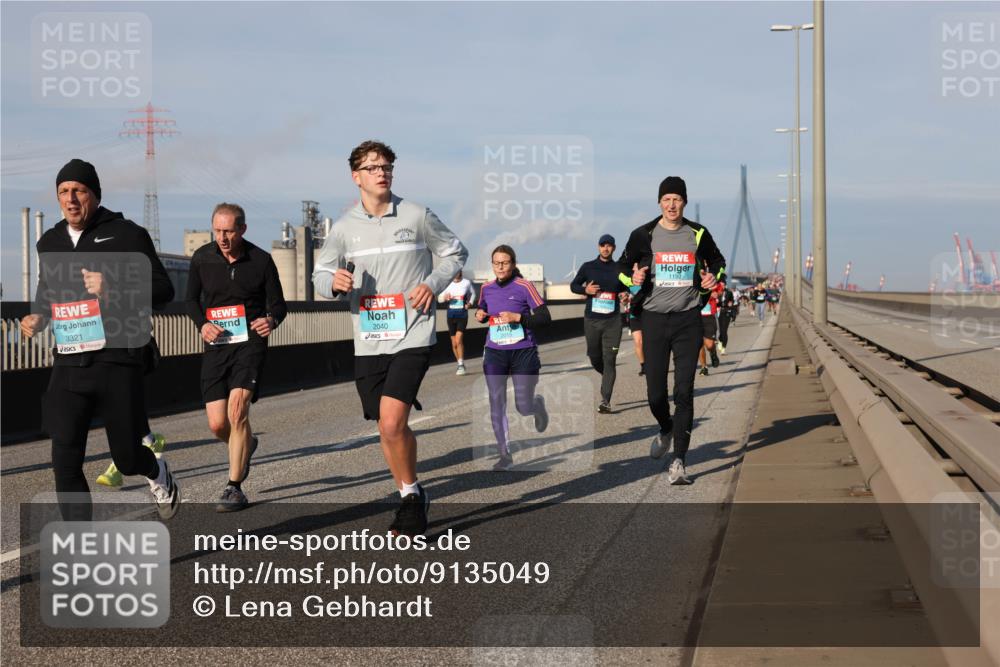 03.10.2025 - Köhlbrandbrückenlauf Lena Gebhardt http://msf.ph/oto/9135049 03.10.2025 09:53:14 Position 2 3321, 2040, 1192 meine-sportfotos.de