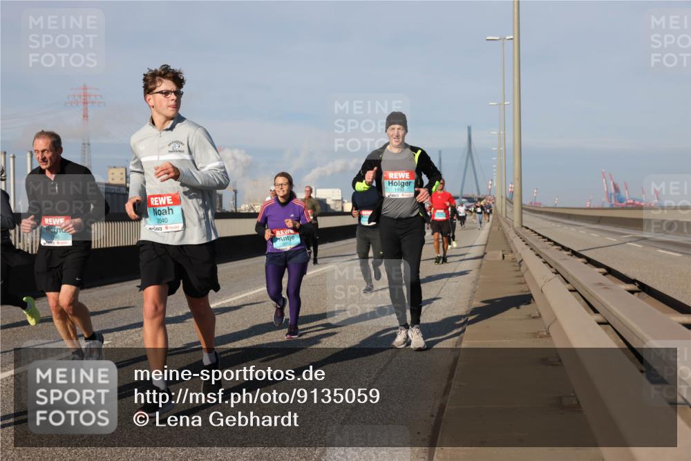 03.10.2025 - Köhlbrandbrückenlauf Lena Gebhardt http://msf.ph/oto/9135059 03.10.2025 09:53:14 Position 2 2040, 2015, 1192 meine-sportfotos.de