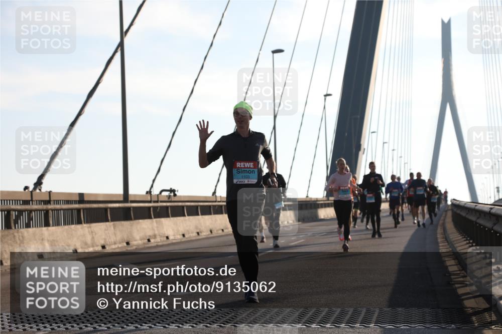 03.10.2025 - Köhlbrandbrückenlauf Yannick Fuchs http://msf.ph/oto/9135062 03.10.2025 08:22:21 Position 1 1103 meine-sportfotos.de