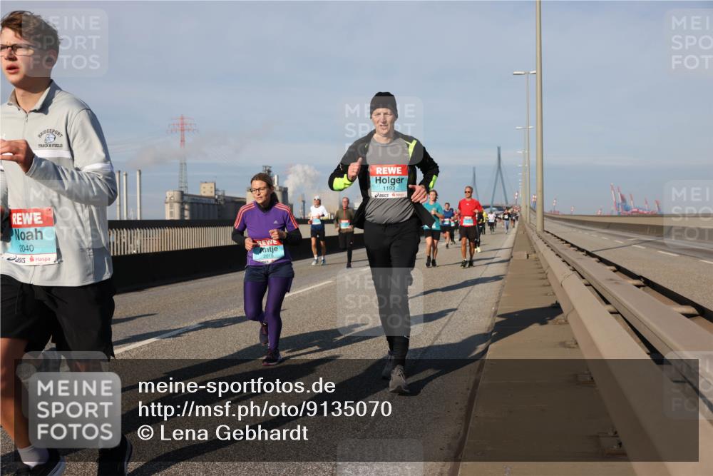03.10.2025 - Köhlbrandbrückenlauf Lena Gebhardt http://msf.ph/oto/9135070 03.10.2025 09:53:15 Position 2 2040, 2015, 1192 meine-sportfotos.de