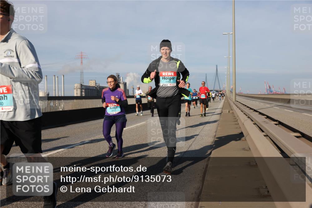 03.10.2025 - Köhlbrandbrückenlauf Lena Gebhardt http://msf.ph/oto/9135073 03.10.2025 09:53:15 Position 2 40, 2015, 1192 meine-sportfotos.de
