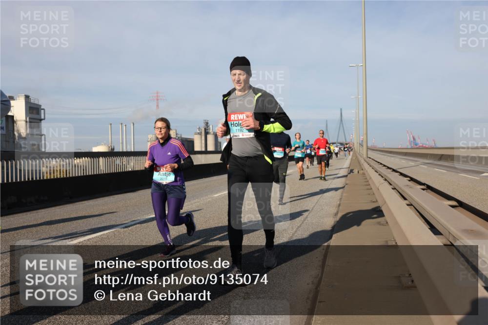 03.10.2025 - Köhlbrandbrückenlauf Lena Gebhardt http://msf.ph/oto/9135074 03.10.2025 09:53:15 Position 2 2015, 1192 meine-sportfotos.de