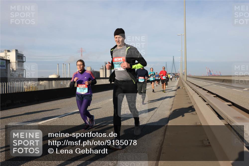 03.10.2025 - Köhlbrandbrückenlauf Lena Gebhardt http://msf.ph/oto/9135078 03.10.2025 09:53:15 Position 2 2015, 1192 meine-sportfotos.de