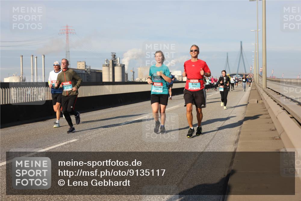 03.10.2025 - Köhlbrandbrückenlauf Lena Gebhardt http://msf.ph/oto/9135117 03.10.2025 09:53:18 Position 2 3200, 3201 meine-sportfotos.de