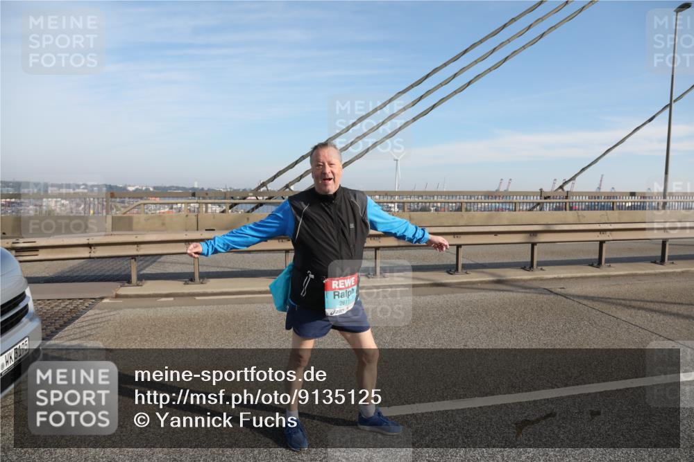 03.10.2025 - Köhlbrandbrückenlauf Yannick Fuchs http://msf.ph/oto/9135125 03.10.2025 09:14:21 Position 2 3195, 2611 meine-sportfotos.de