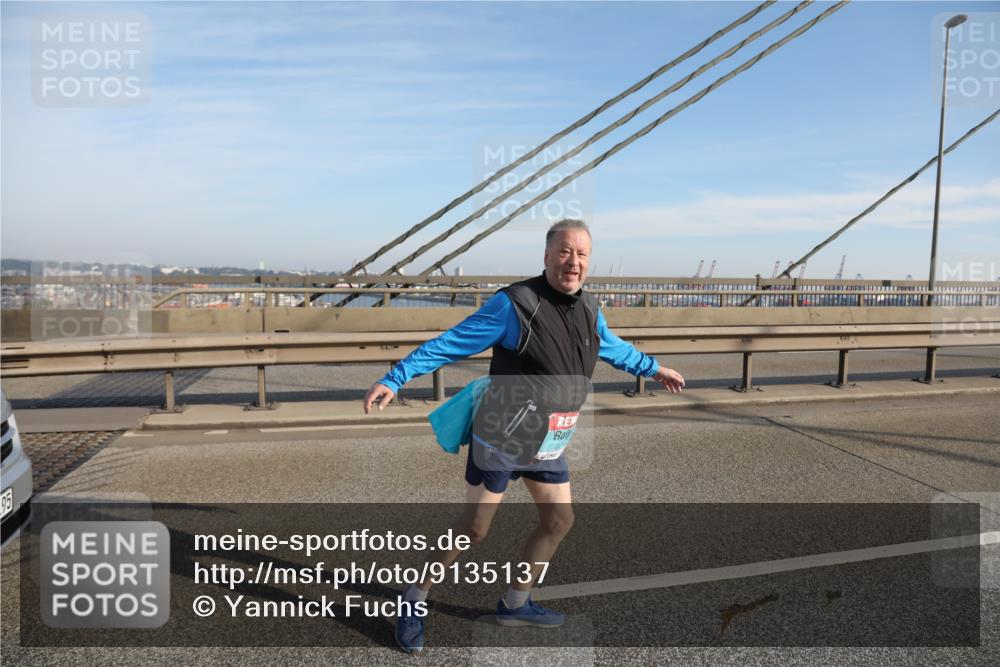 03.10.2025 - Köhlbrandbrückenlauf Yannick Fuchs http://msf.ph/oto/9135137 03.10.2025 09:14:21 Position 2 95 meine-sportfotos.de