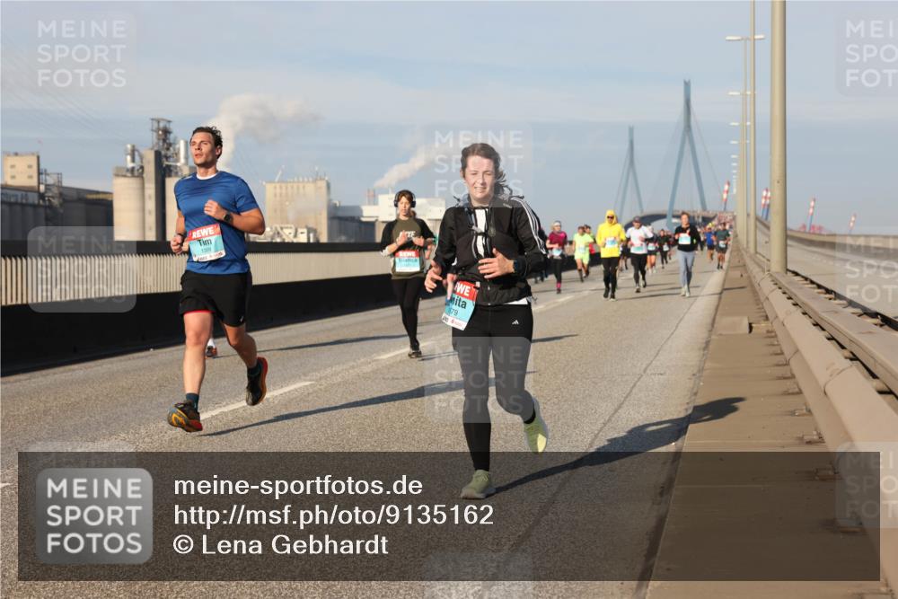 03.10.2025 - Köhlbrandbrückenlauf Lena Gebhardt http://msf.ph/oto/9135162 03.10.2025 09:53:21 Position 2 1399, 1679 meine-sportfotos.de