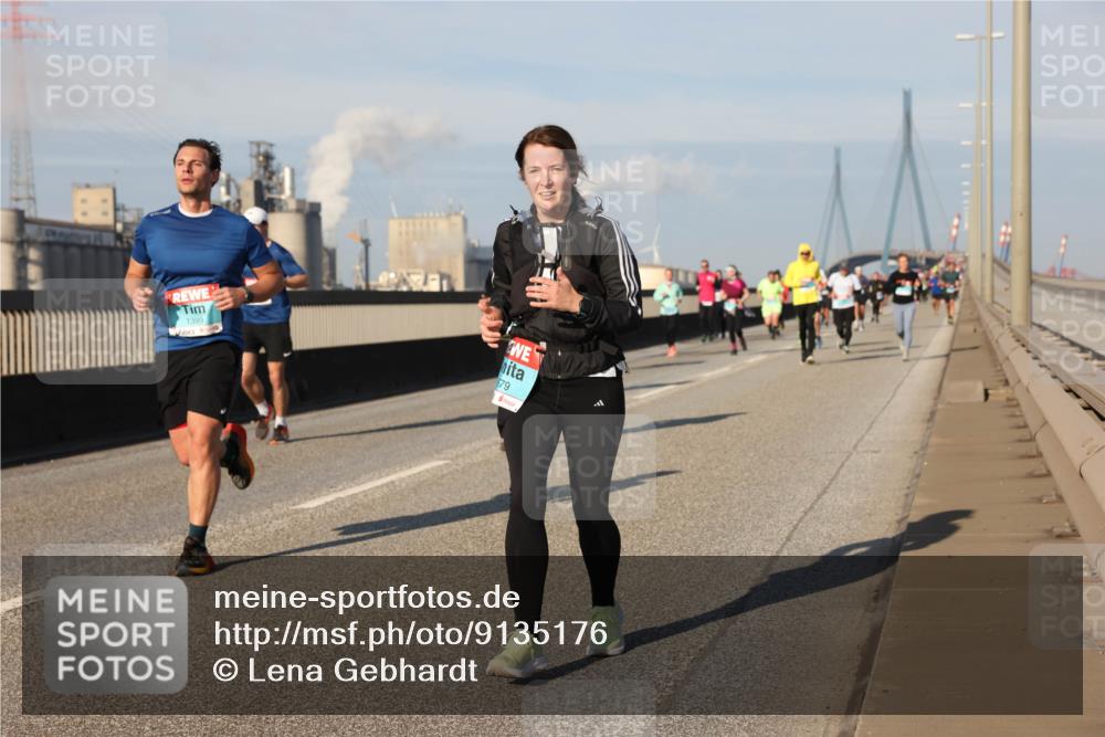 03.10.2025 - Köhlbrandbrückenlauf Lena Gebhardt http://msf.ph/oto/9135176 03.10.2025 09:53:21 Position 2 1399, 79 meine-sportfotos.de