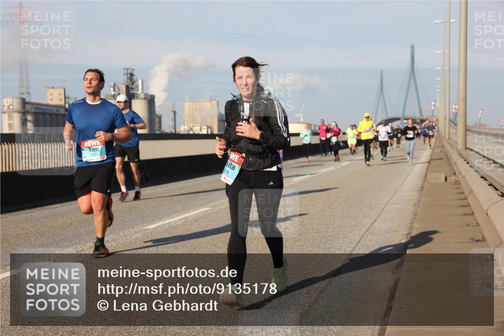 03.10.2025 - Köhlbrandbrückenlauf Lena Gebhardt http://msf.ph/oto/9135178 03.10.2025 09:53:21 Position 2 1399, 79 meine-sportfotos.de