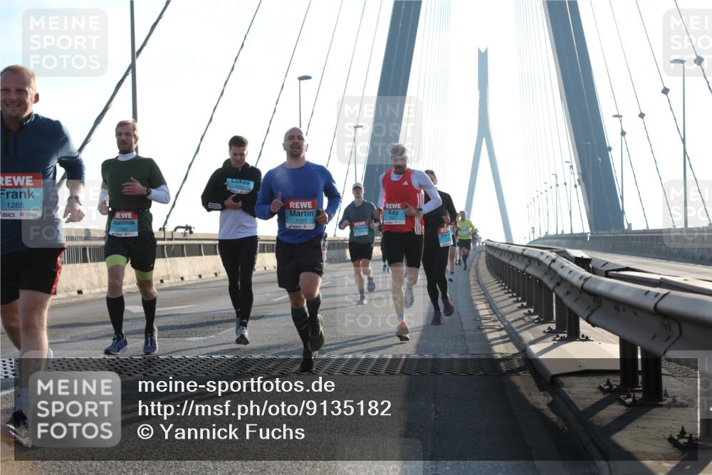 03.10.2025 - Köhlbrandbrückenlauf Yannick Fuchs http://msf.ph/oto/9135182 03.10.2025 08:22:28 Position 1 1265, 1180, 1122, 1157 meine-sportfotos.de