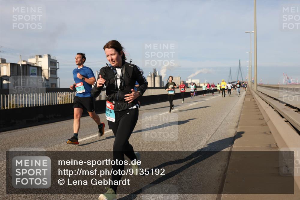 03.10.2025 - Köhlbrandbrückenlauf Lena Gebhardt http://msf.ph/oto/9135192 03.10.2025 09:53:22 Position 2 679 meine-sportfotos.de