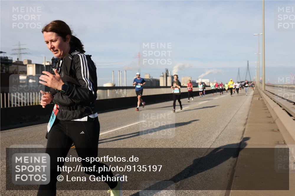 03.10.2025 - Köhlbrandbrückenlauf Lena Gebhardt http://msf.ph/oto/9135197 03.10.2025 09:53:22 Position 2  meine-sportfotos.de