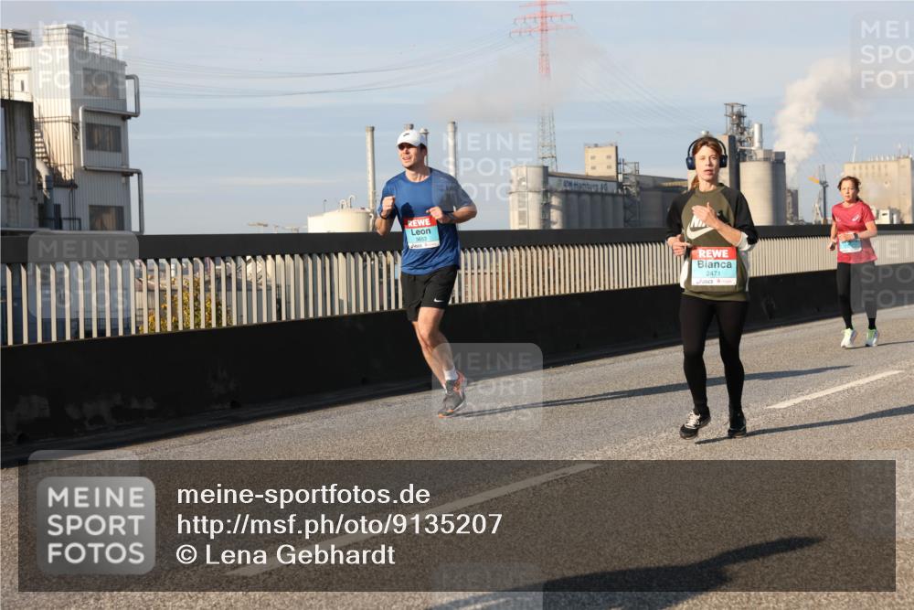 03.10.2025 - Köhlbrandbrückenlauf Lena Gebhardt http://msf.ph/oto/9135207 03.10.2025 09:53:23 Position 2 3653, 2471 meine-sportfotos.de