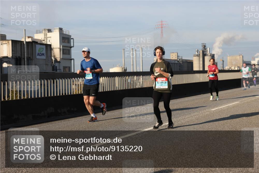 03.10.2025 - Köhlbrandbrückenlauf Lena Gebhardt http://msf.ph/oto/9135220 03.10.2025 09:53:24 Position 2 3653, 2471 meine-sportfotos.de