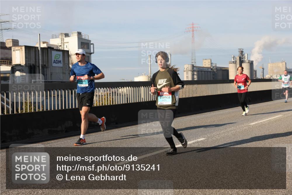 03.10.2025 - Köhlbrandbrückenlauf Lena Gebhardt http://msf.ph/oto/9135241 03.10.2025 09:53:24 Position 2 2471 meine-sportfotos.de