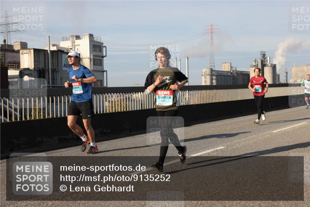 03.10.2025 - Köhlbrandbrückenlauf Lena Gebhardt http://msf.ph/oto/9135252 03.10.2025 09:53:24 Position 2 3653, 2471 meine-sportfotos.de