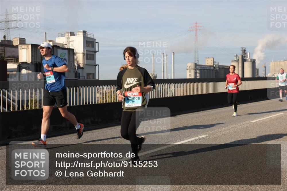 03.10.2025 - Köhlbrandbrückenlauf Lena Gebhardt http://msf.ph/oto/9135253 03.10.2025 09:53:24 Position 2 3653, 2471 meine-sportfotos.de