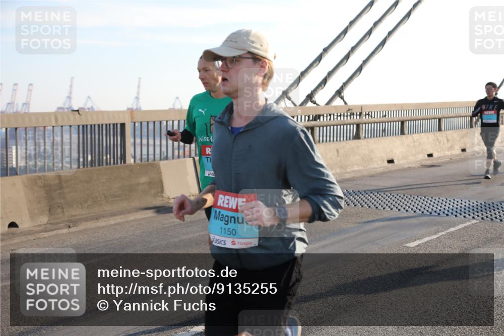 03.10.2025 - Köhlbrandbrückenlauf Yannick Fuchs http://msf.ph/oto/9135255 03.10.2025 08:22:32 Position 1 1150 meine-sportfotos.de