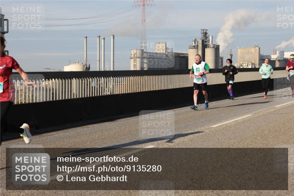 03.10.2025 - Köhlbrandbrückenlauf Lena Gebhardt http://msf.ph/oto/9135280 03.10.2025 09:53:26 Position 2  meine-sportfotos.de