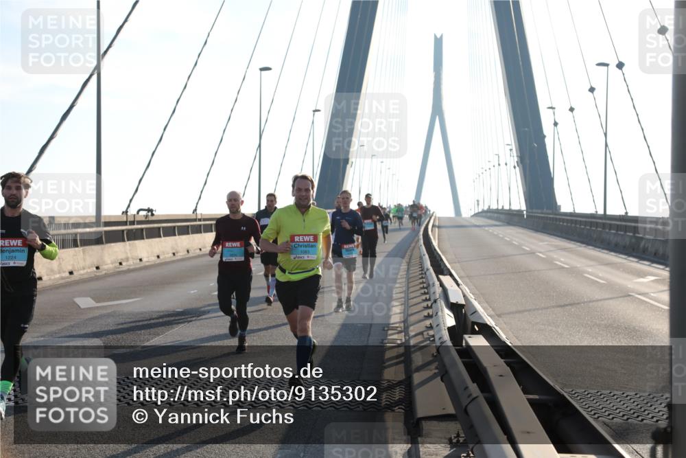03.10.2025 - Köhlbrandbrückenlauf Yannick Fuchs http://msf.ph/oto/9135302 03.10.2025 08:22:35 Position 1 1224, 1083, 3834 meine-sportfotos.de