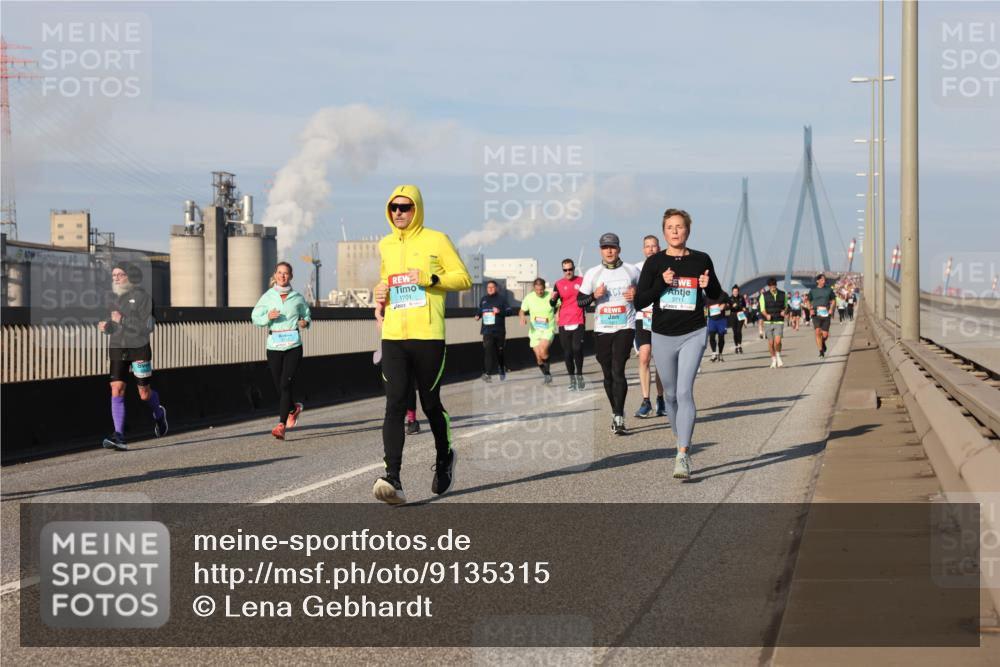 03.10.2025 - Köhlbrandbrückenlauf Lena Gebhardt http://msf.ph/oto/9135315 03.10.2025 09:53:28 Position 2 1701, 3711 meine-sportfotos.de