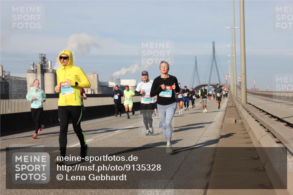 03.10.2025 - Köhlbrandbrückenlauf Lena Gebhardt http://msf.ph/oto/9135328 03.10.2025 09:53:29 Position 2 1701, 3711 meine-sportfotos.de